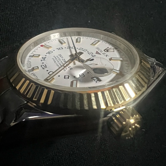 Two-Tone Luxury Watch - Picture 4 of 5